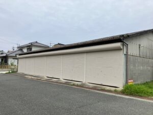 御崎シャッター付き月極駐車場